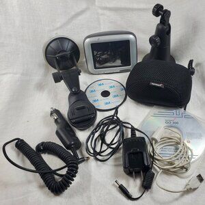 TOM TOM GO 300 AUTO PORTABLE GPS NAVIGATION USA MAPS TOUCHSCREEN +ACCESSORIES